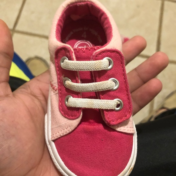 Kids shoes size 4 - Picture 2 of 3